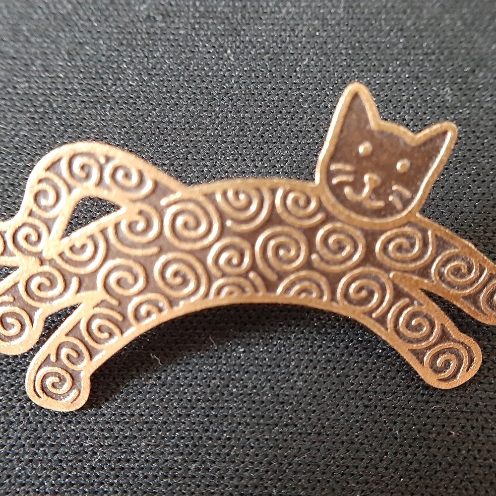 Leaping Kitty Brass/Antique Goldtone Tack Pin